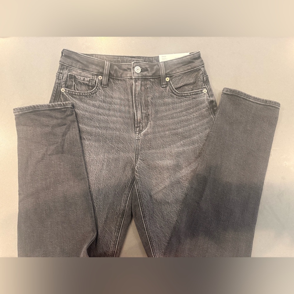 NWT American Eagle Mom Jeans